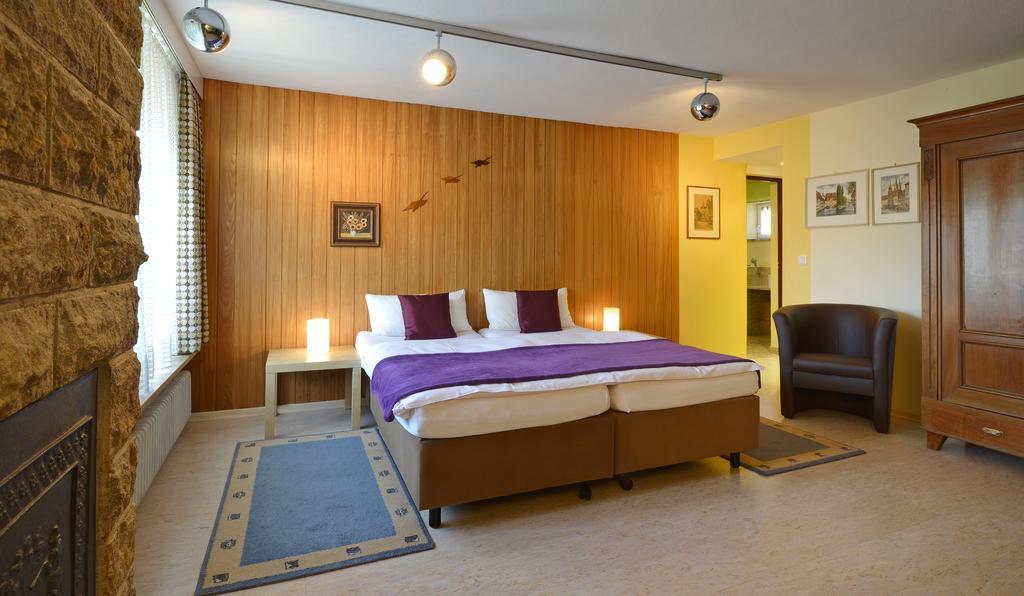 Landhotel Schwarzes Ross Steinsfeld Room photo