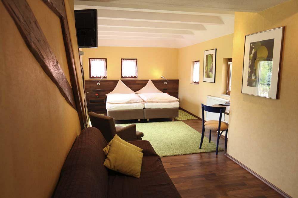 Landhotel Schwarzes Ross Steinsfeld Exterior photo